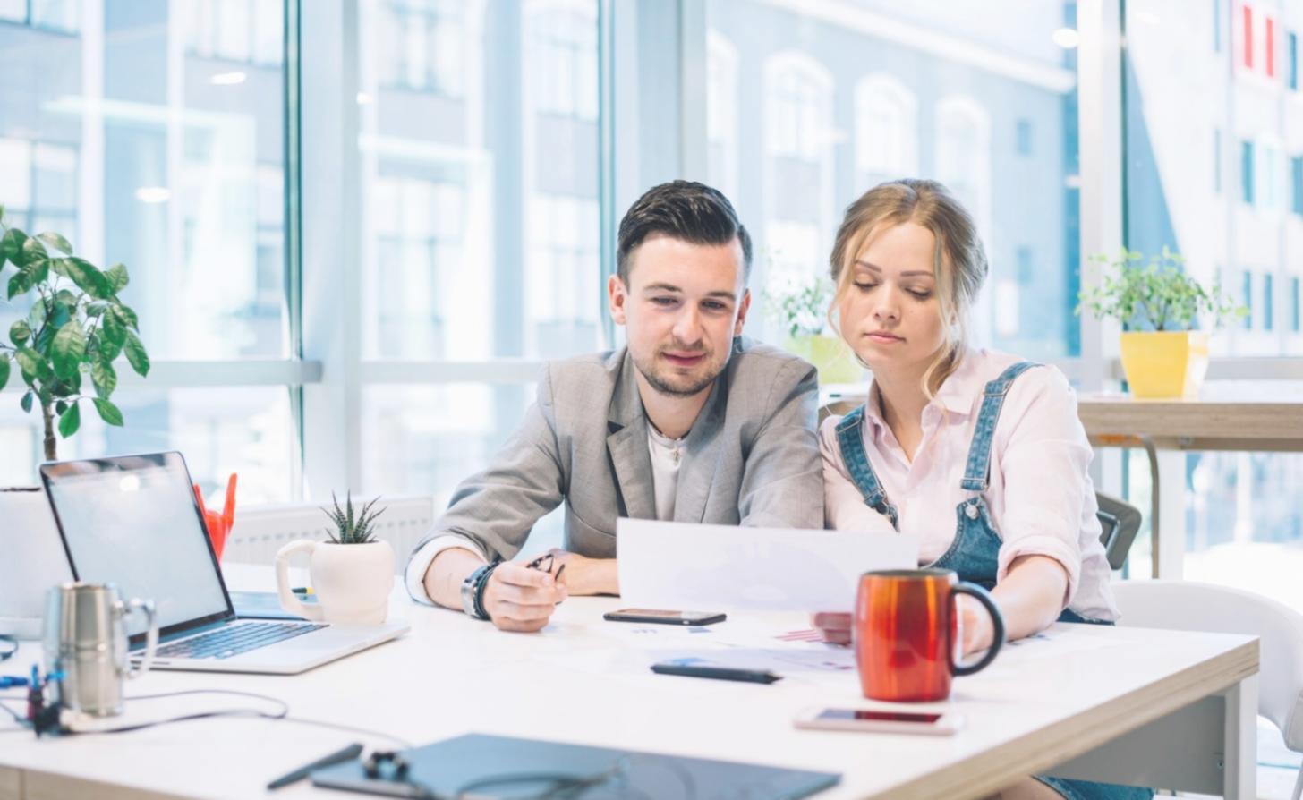 Fundamentalanalyse Diagramme und Finanzberichte